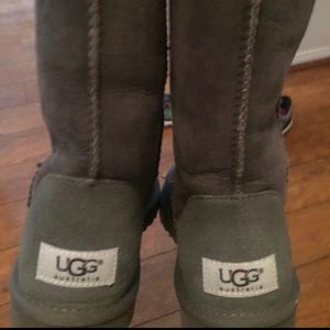 Tall Women’s Uggs in grey